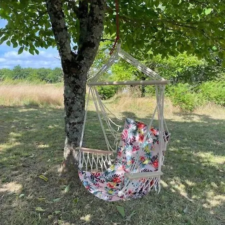 Peaceful With Stunning Pool Near Market Town