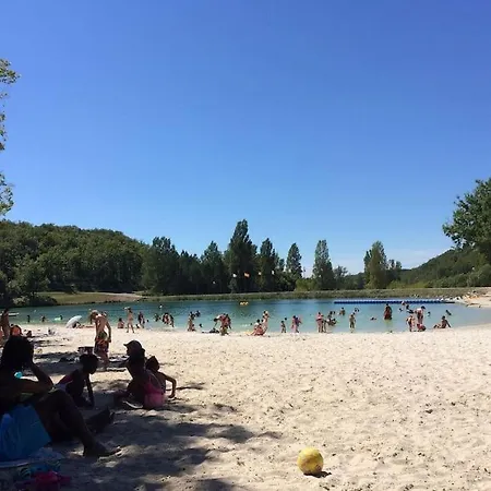 Peaceful With Stunning Pool Near Market Town * Montaigu-de-Quercy