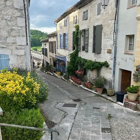 Vakantiehuis Peaceful With Stunning Pool Near Market Town