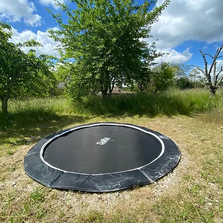 Vakantiehuis Peaceful With Stunning Pool Near Market Town *