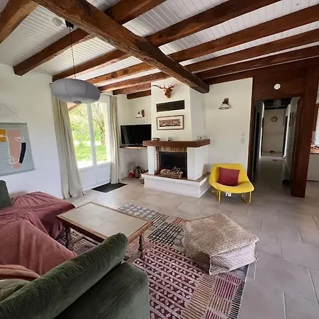 Peaceful With Stunning Pool Near Market Town Holiday home *