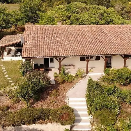 Peaceful With Stunning Pool Near Market Town * Montaigu-de-Quercy