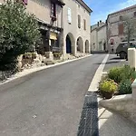 Peaceful With Stunning Pool Near Market Town *
