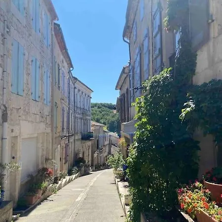 Casa de Férias Peaceful With Stunning Pool Near Market Town