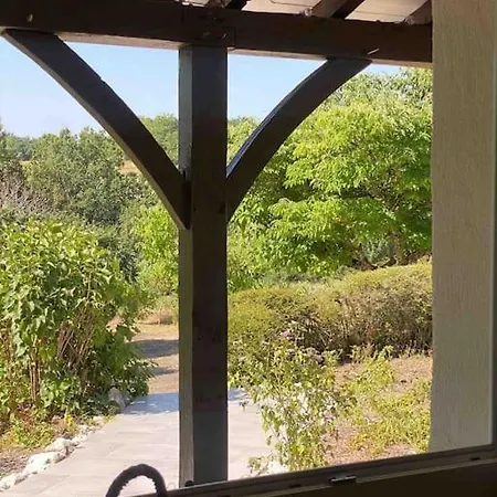 Сasa de vacaciones Peaceful With Stunning Pool Near Market Town Montaigu-de-Quercy