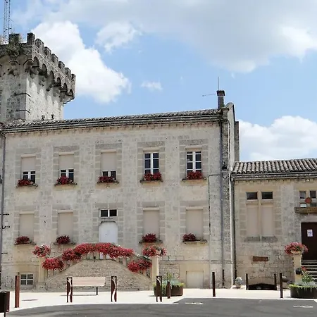Casa de Férias Peaceful With Stunning Pool Near Market Town