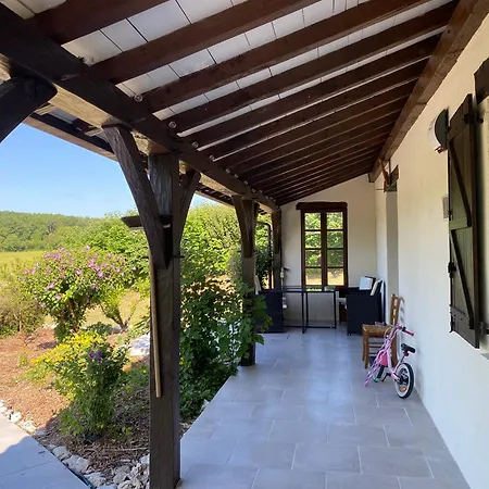 Casa de Férias Peaceful With Stunning Pool Near Market Town *