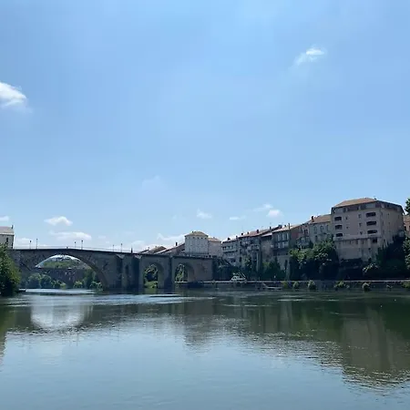 Casa de Férias Peaceful With Stunning Pool Near Market Town Montaigu-de-Quercy