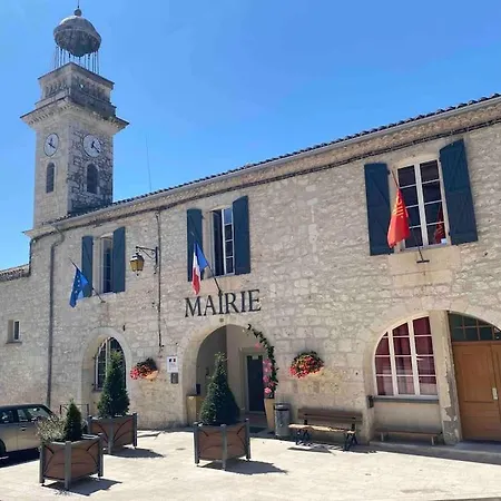 Peaceful With Stunning Pool Near Market Town *