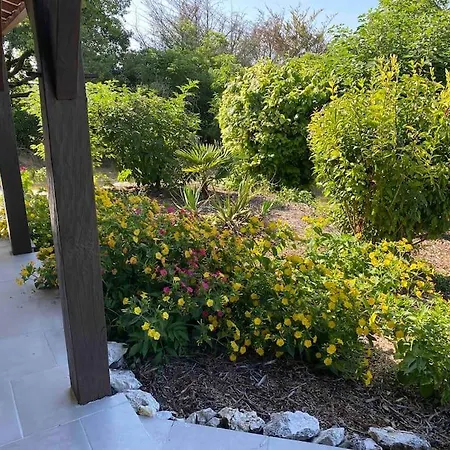 Peaceful With Stunning Pool Near Market Town Сasa de vacaciones *