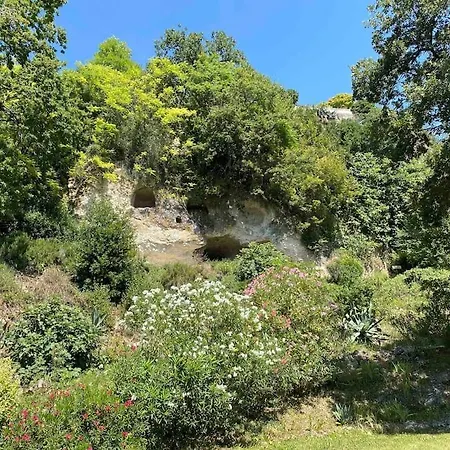 Сasa de vacaciones Peaceful With Stunning Pool Near Market Town Montaigu-de-Quercy