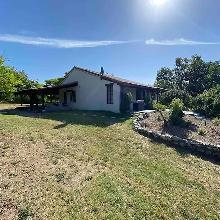Peaceful With Stunning Pool Near Market Town Montaigu-de-Quercy