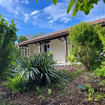 Сasa de vacaciones Peaceful With Stunning Pool Near Market Town *