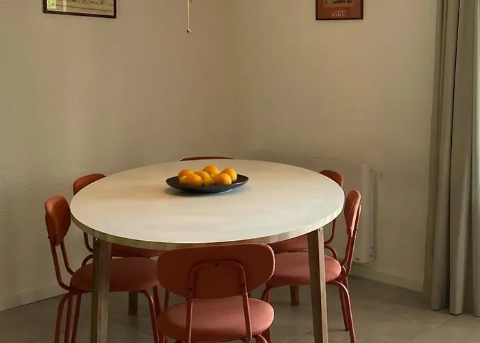 Peaceful With Stunning Pool Near Market Town Dom wakacyjny Montaigu-de-Quercy