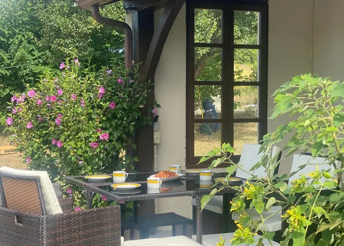 Peaceful With Stunning Pool Near Market Town Dom wakacyjny *