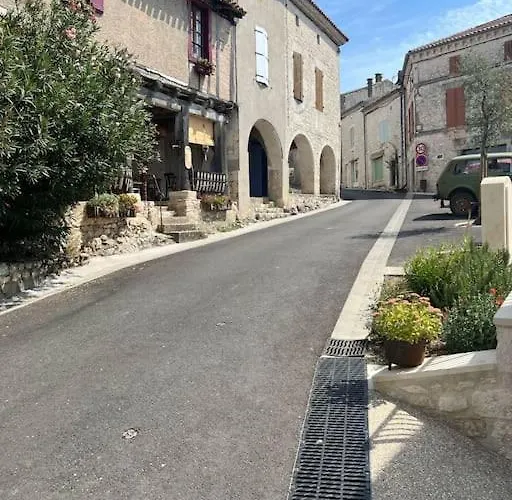 Peaceful With Stunning Pool Near Market Town Montaigu-de-Quercy