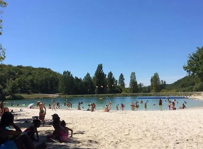 Peaceful With Stunning Pool Near Market Town * Montaigu-de-Quercy