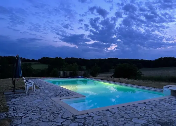 Dom wakacyjny Peaceful With Stunning Pool Near Market Town *