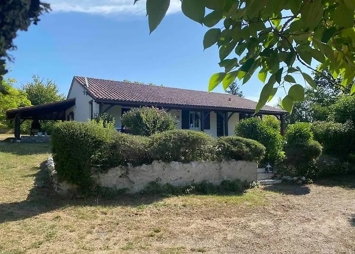 Peaceful With Stunning Pool Near Market Town Dom wakacyjny Montaigu-de-Quercy