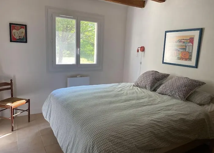 Peaceful With Stunning Pool Near Market Town *