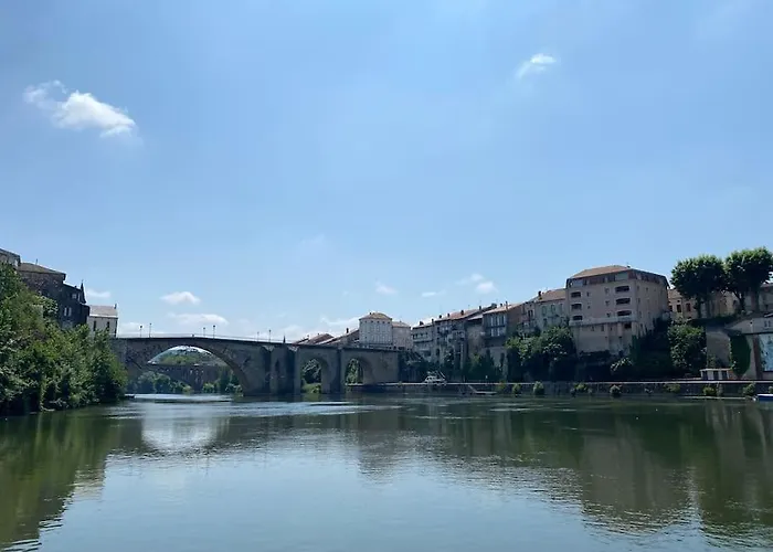 Dom wakacyjny Peaceful With Stunning Pool Near Market Town Montaigu-de-Quercy