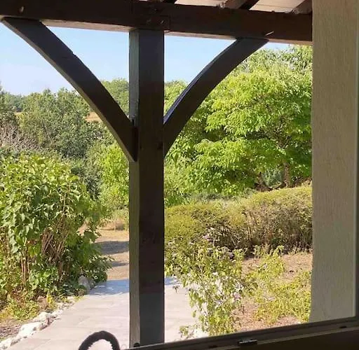 Peaceful With Stunning Pool Near Market Town Montaigu-de-Quercy