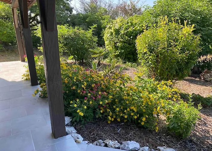 Peaceful With Stunning Pool Near Market Town Dom wakacyjny *