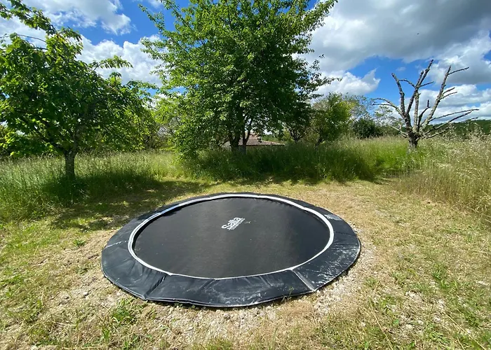 Dom wakacyjny Peaceful With Stunning Pool Near Market Town *