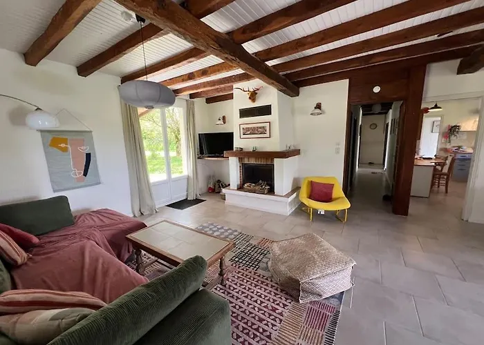 Peaceful With Stunning Pool Near Market Town Dom wakacyjny *