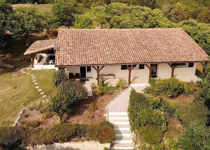 Peaceful With Stunning Pool Near Market Town * Montaigu-de-Quercy